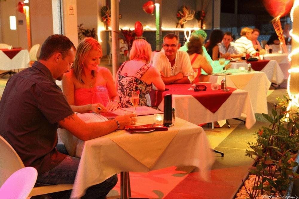 รามาดา เฮอร์เวย์เบย์ Hotel เฮอร์วีย์เบย์ ภายนอก รูปภาพ A restaurant in Croatia