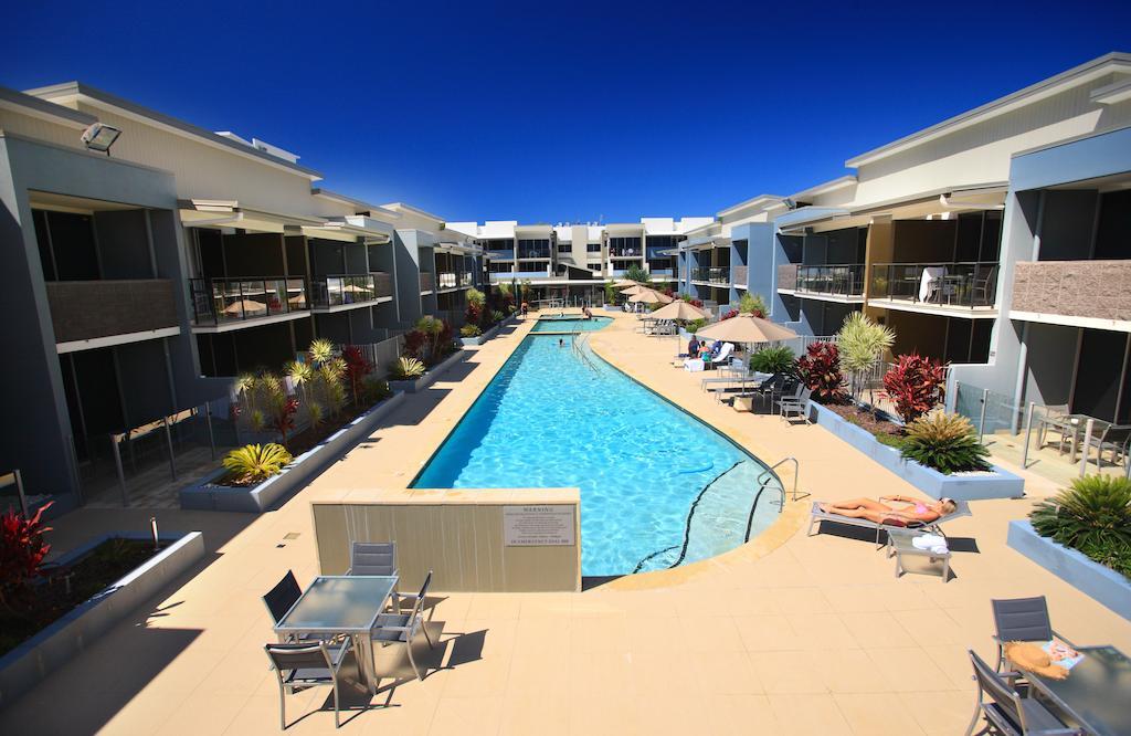 รามาดา เฮอร์เวย์เบย์ Hotel เฮอร์วีย์เบย์ ภายนอก รูปภาพ The pool at the new hotel