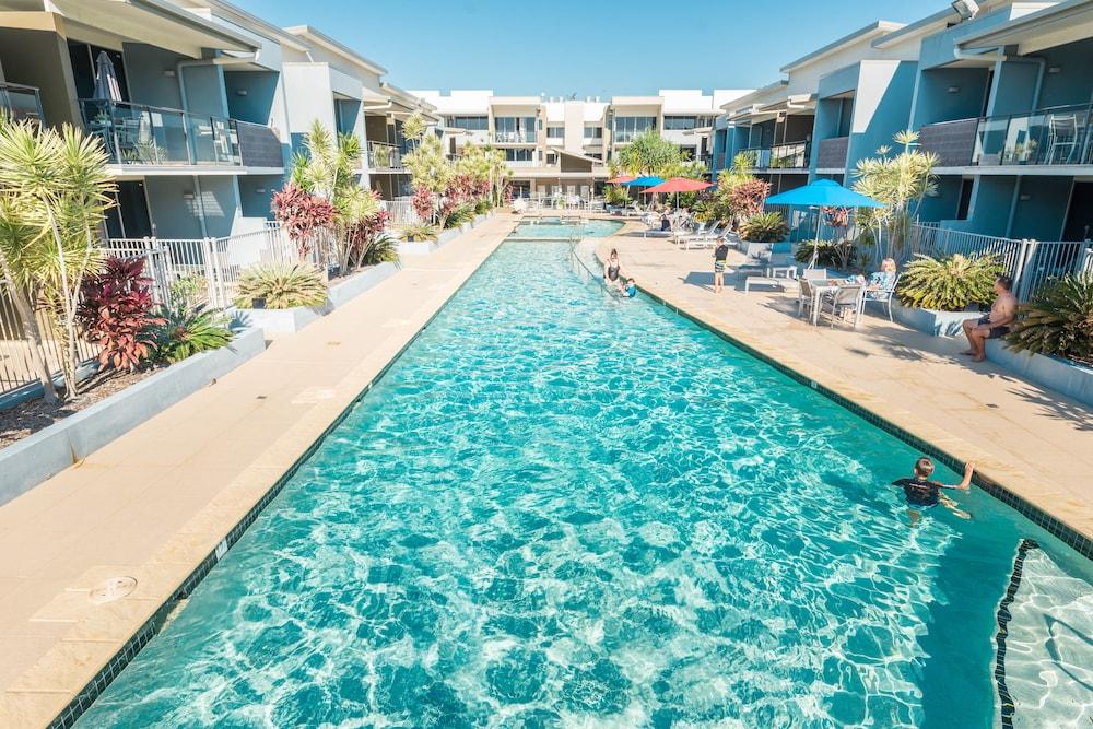 รามาดา เฮอร์เวย์เบย์ Hotel เฮอร์วีย์เบย์ ภายนอก รูปภาพ The pool at the Mantra on Mooloolaba
