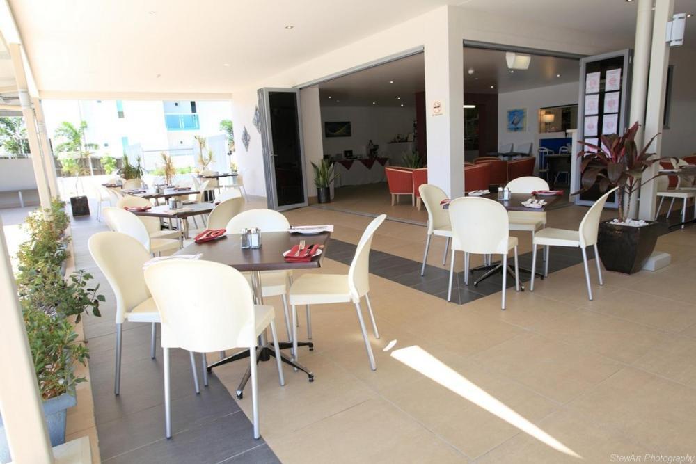รามาดา เฮอร์เวย์เบย์ Hotel เฮอร์วีย์เบย์ ร้านอาหาร รูปภาพ Restaurant