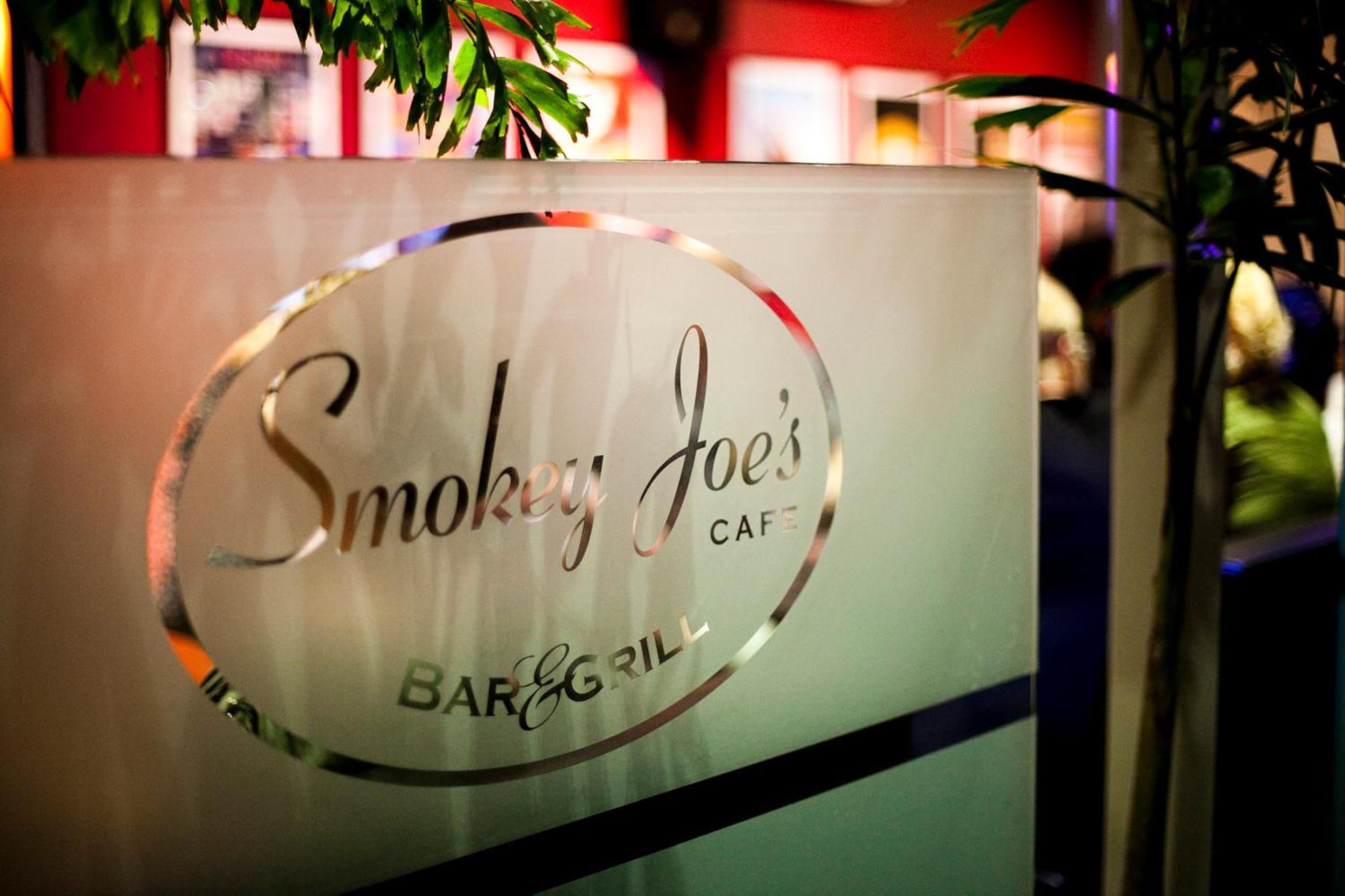 รามาดา เฮอร์เวย์เบย์ Hotel เฮอร์วีย์เบย์ ภายนอก รูปภาพ Smokey Joe's