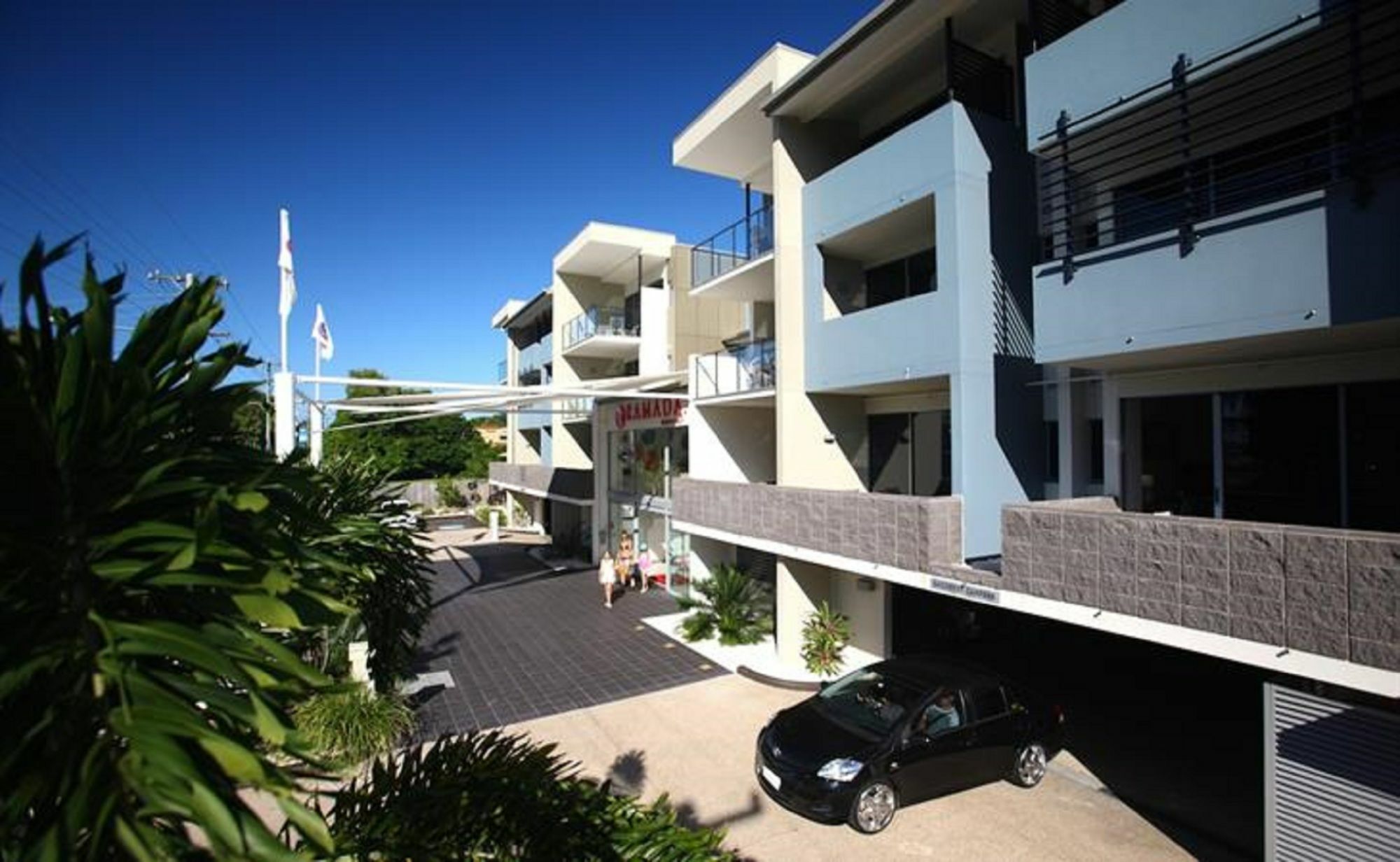 รามาดา เฮอร์เวย์เบย์ Hotel เฮอร์วีย์เบย์ ภายนอก รูปภาพ The hotel's entrance