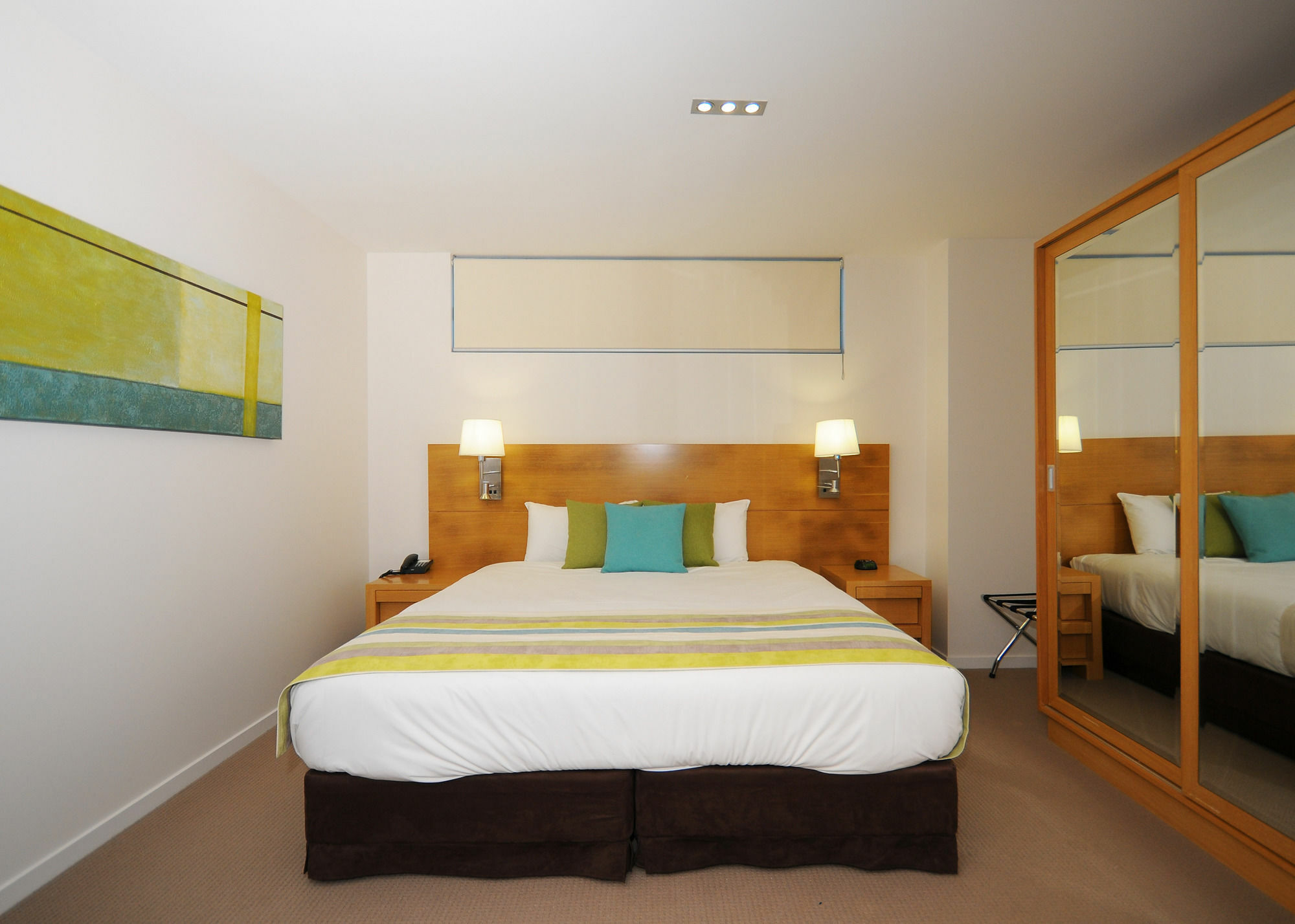 รามาดา เฮอร์เวย์เบย์ Hotel เฮอร์วีย์เบย์ ภายนอก รูปภาพ A bedroom at the hotel