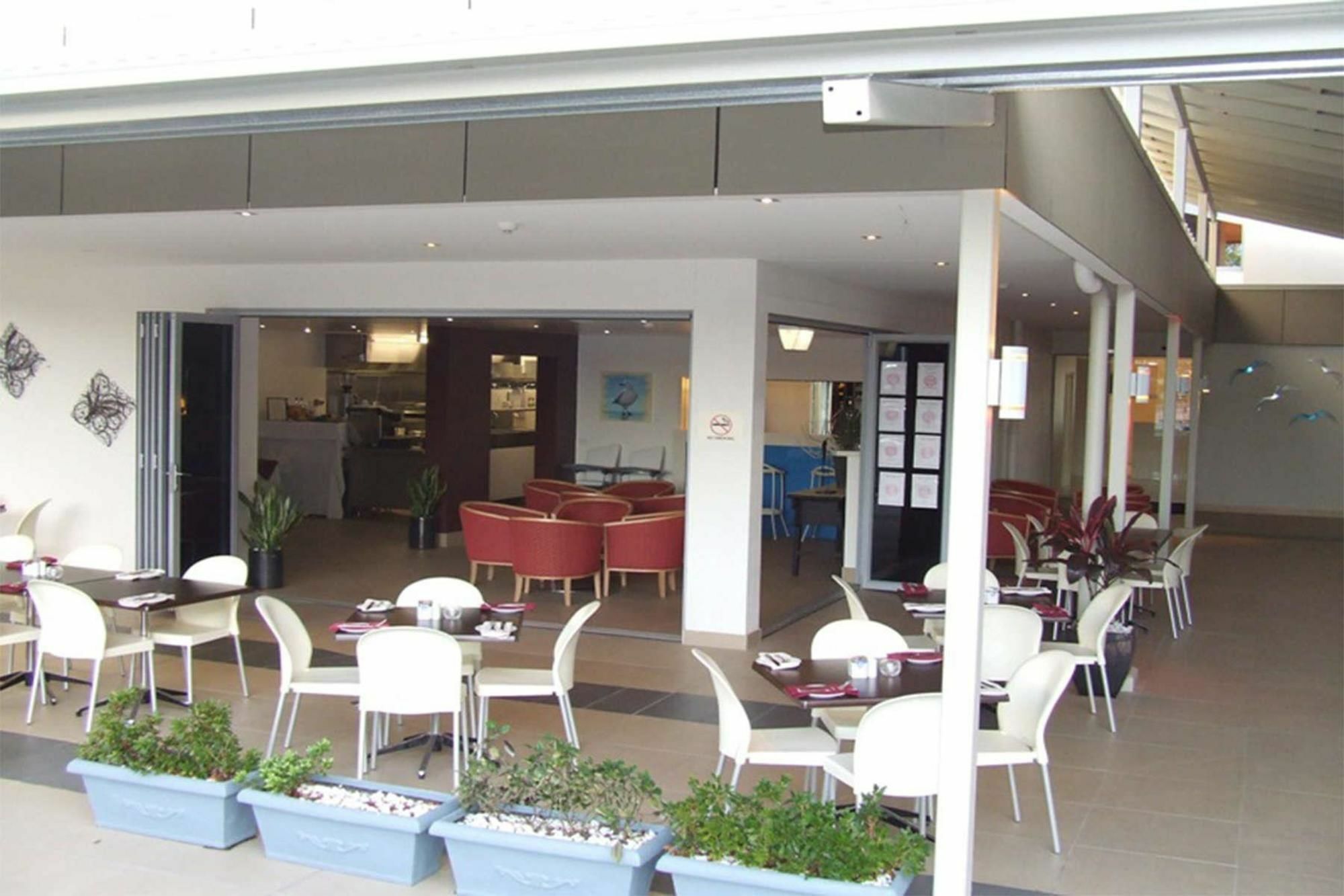 รามาดา เฮอร์เวย์เบย์ Hotel เฮอร์วีย์เบย์ ภายนอก รูปภาพ Restaurant